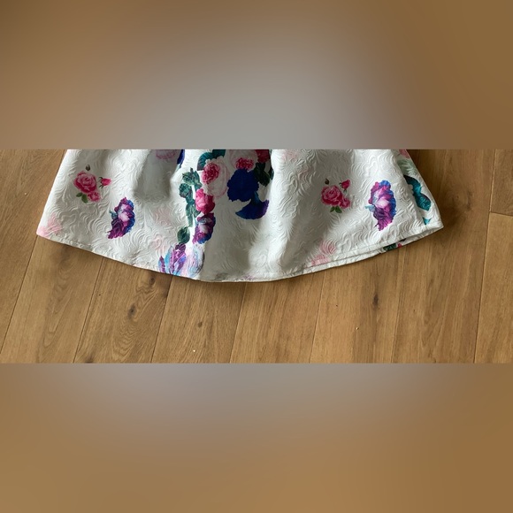 NWT Stunning Chicwish Skirt - L - Picture 2 of 2